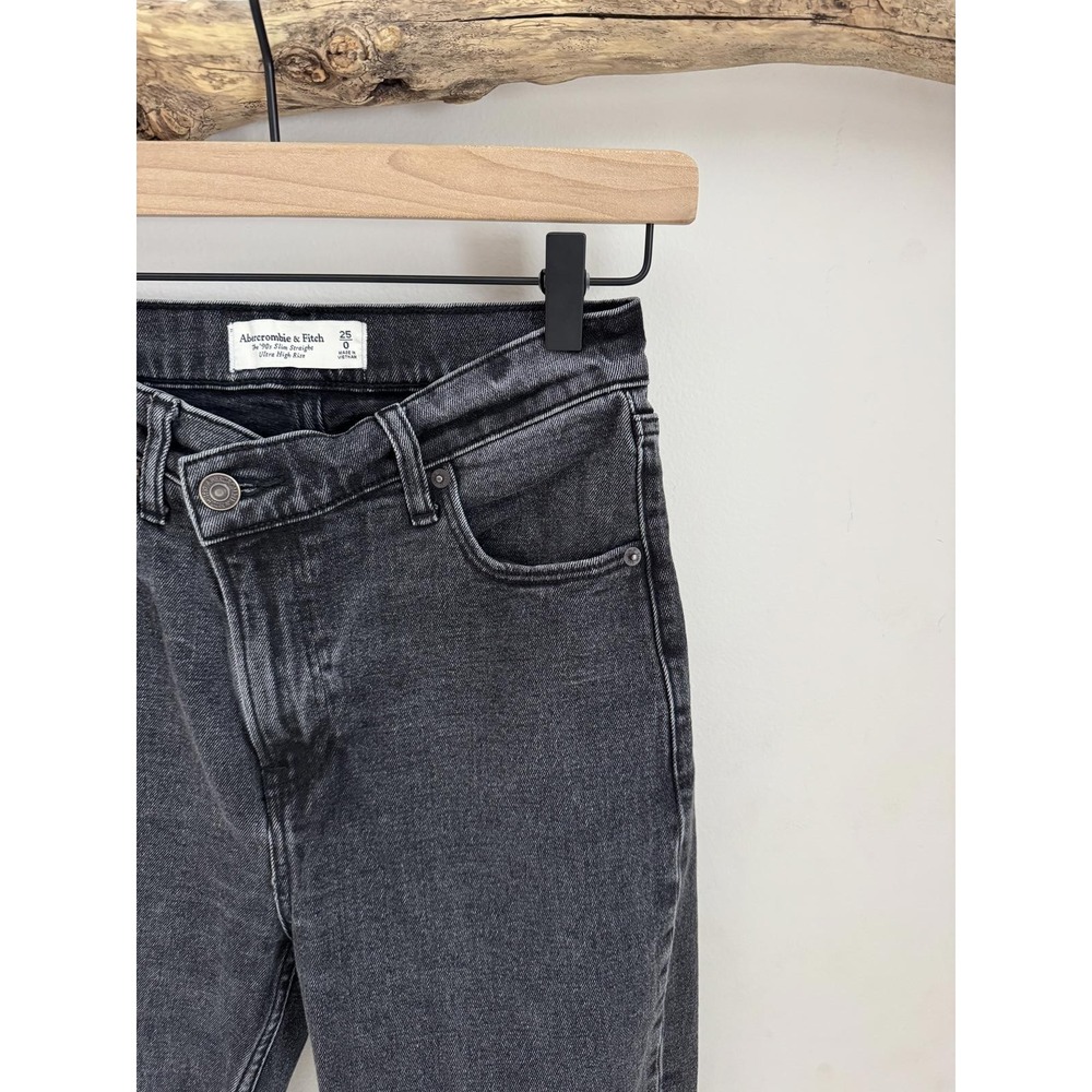 Abercrombie & Fitch‎ Ultra High Rise 90s Skin Straight Jeans